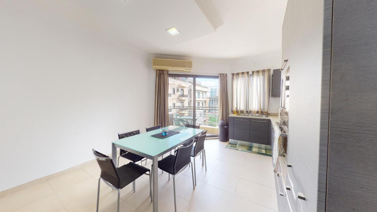 4Th Floor Apartment In Tigne Sliema Luaran gambar