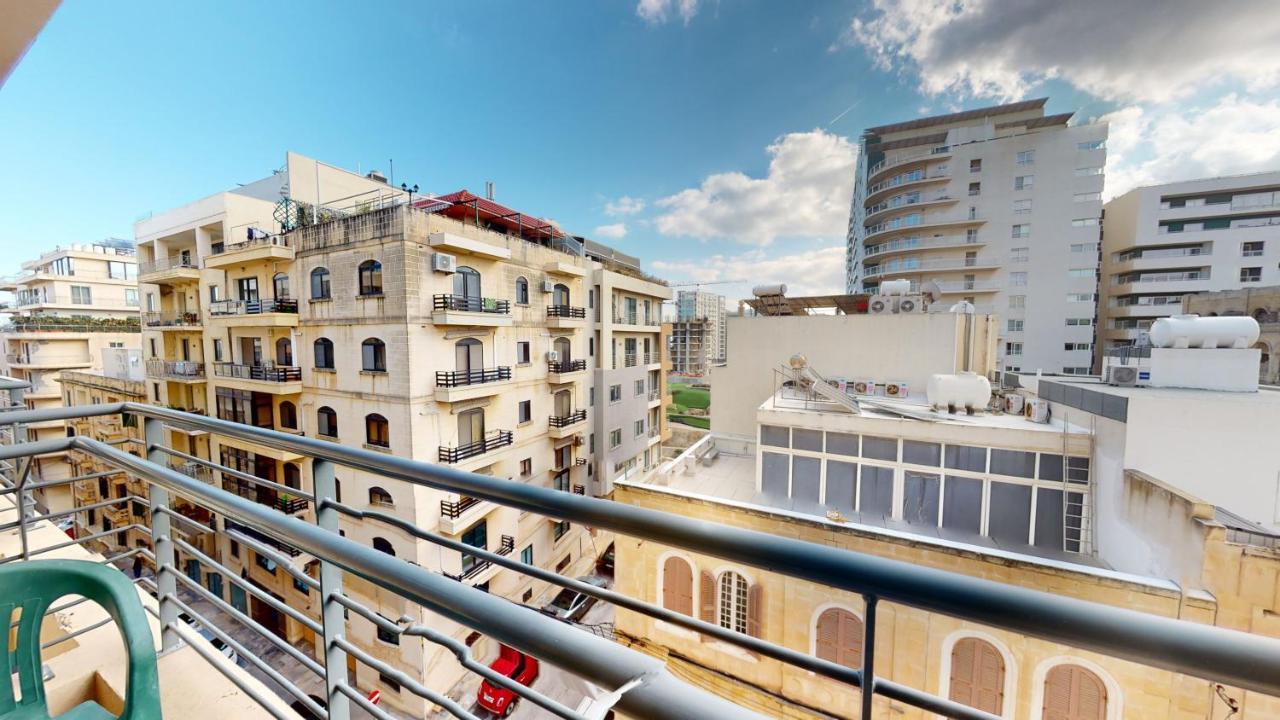 4Th Floor Apartment In Tigne Sliema Luaran gambar