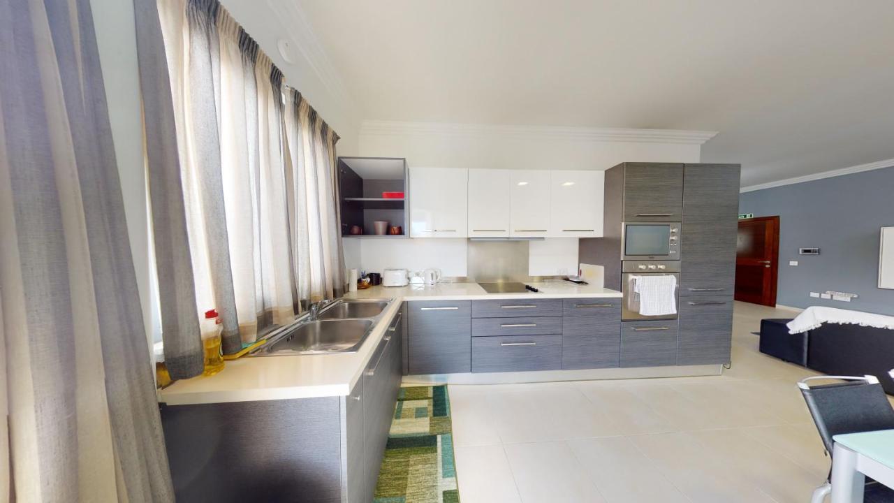 4Th Floor Apartment In Tigne Sliema Luaran gambar