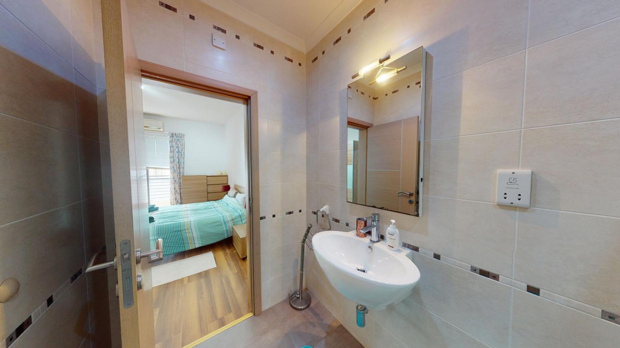 4Th Floor Apartment In Tigne Sliema Luaran gambar